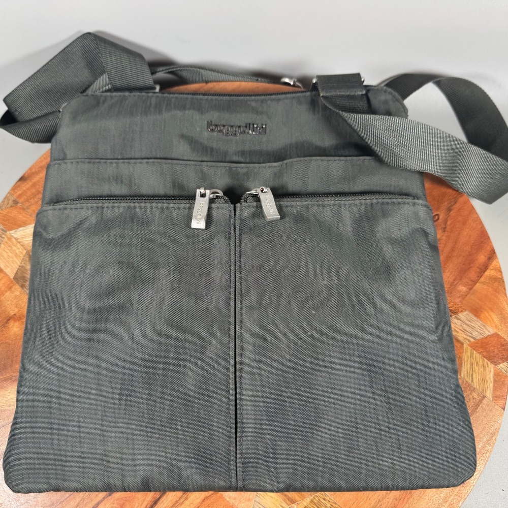 Baggallini Charcoal Gray Nylon Crossbody Bag Travel Messenger Purse Multi Pocket